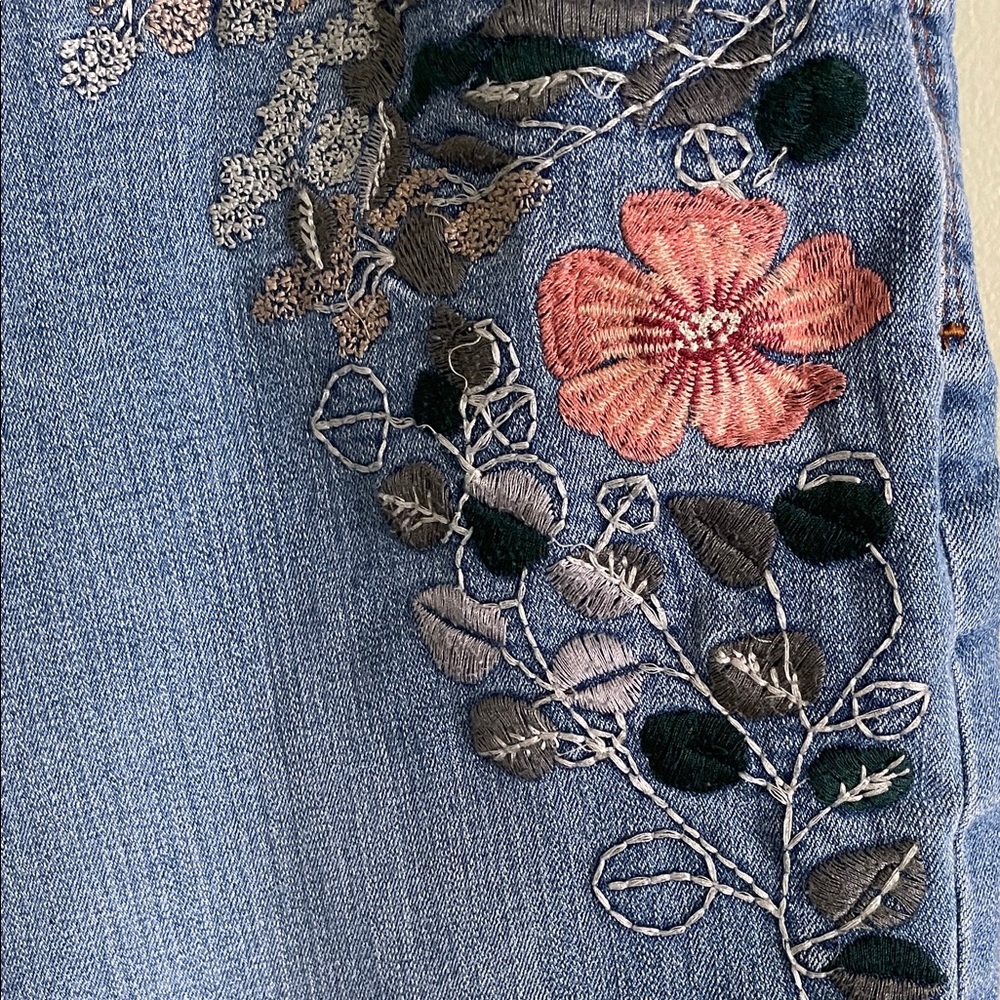 Gloria Vanderbilt Floral Embroidered Straight Leg Jeans - Blue - Picture 5 of 5